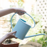 regadera bleu en plastique