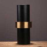 jarrón de cerámica negro