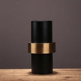 jarrón de cerámica negro