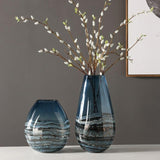 Vase en verre soufflé bleu