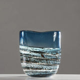 Vase en verre soufflé bleu